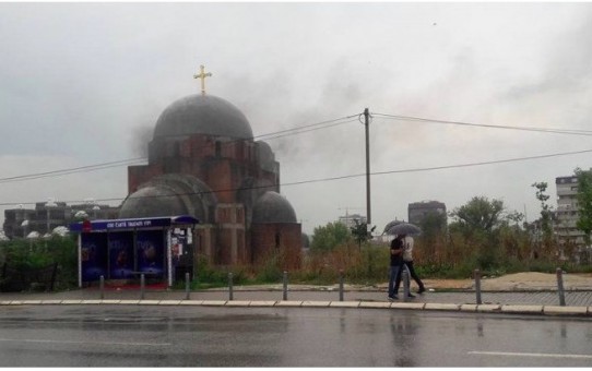 Katedra prawosławna w Kosowie spalona i zbezczeszczona