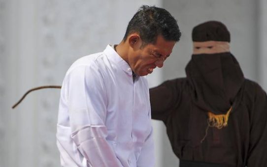 Indonezyjski chrześcijanin ubiczowany zgodnie z prawem szariatu