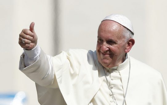 Papież Franciszek: "Chrystus prosi nas przyjmować imigrantów z otwartymi ramionami"